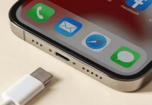 高石碑镇苹果15维修分享iPhone15改USB-C接口后能和安卓用户互借充电器吗 